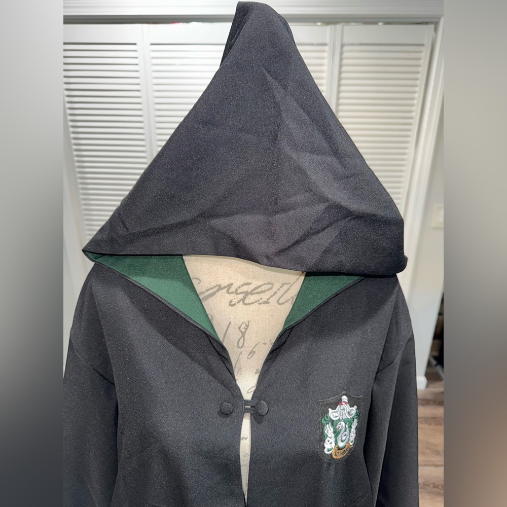 NWOT🐍Universal Studios The Wizarding World Of Harry Potter Slytherin House Robe - Picture 9 of 13